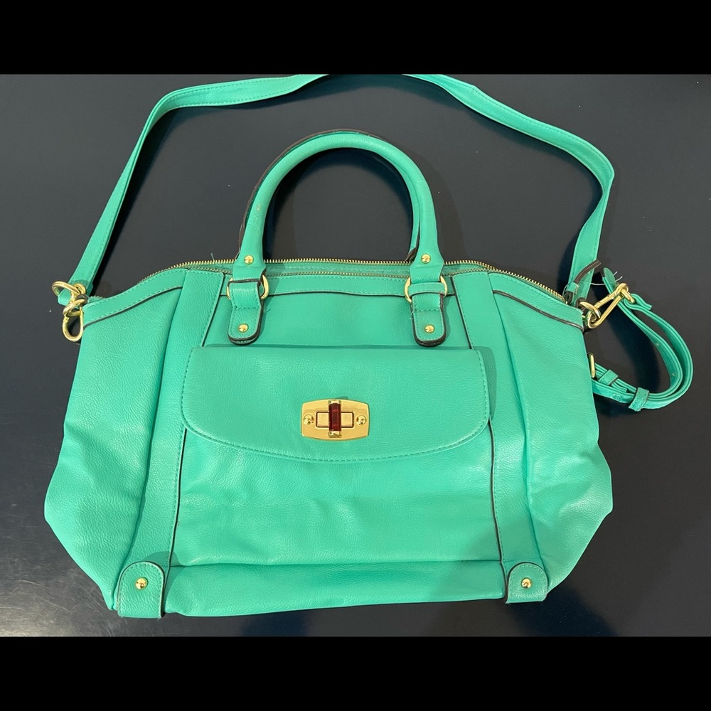 Teal 5-pocket adjustable crossbody purse.
